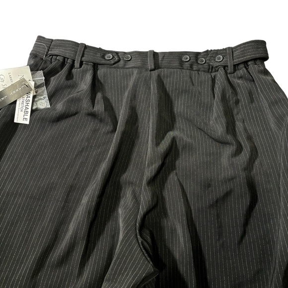 NWT Larry Levine Woman Stretch Pinstripe City Shorts Dress Up Going Out Size 20W - Picture 5 of 16